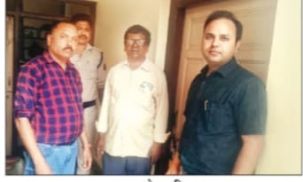 लुण्ड्रा-स्वास्थ्य केन्द्र के चंद फर्लांग की दूरी पर संचालित हो रहा था झोलाछाप डॉक्टर का क्लीनिक प्रशासन ने किया सील